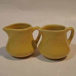 Individual Homer Laughlin creamers